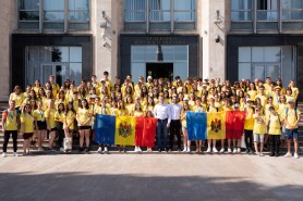 FOTO // Dorin Recean, în dialog cu copiii din tabăra DOR: „Voi, tinerii, sunteți cea mai mare bogăție a Republicii Moldova”